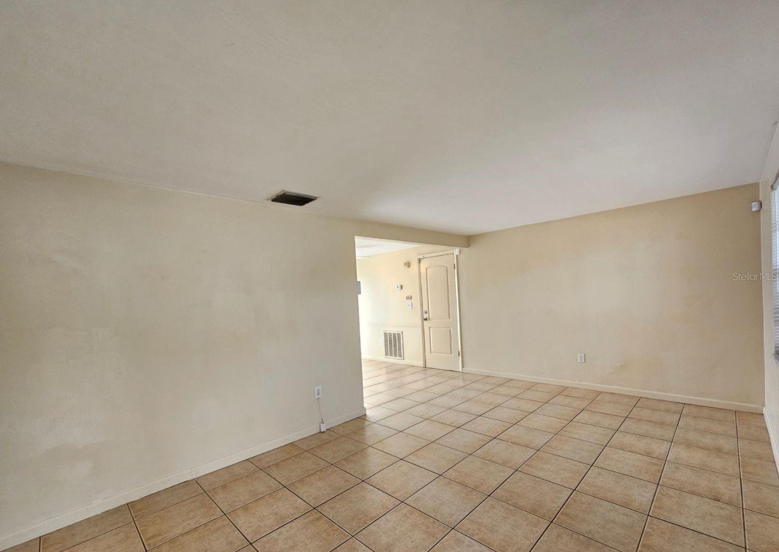4332 NEWBURY DR — photo 4