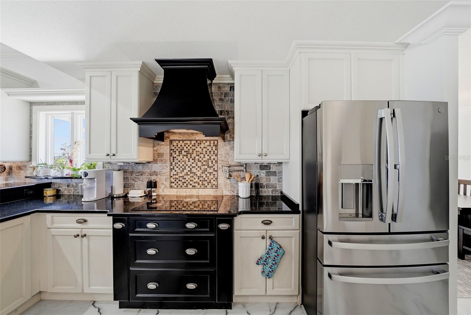 5207 BAY STATE RD — photo 10