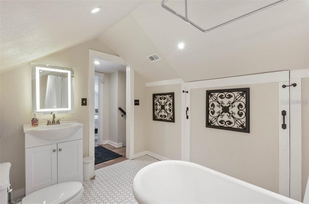 1002 W INDIANA AVE — photo 22