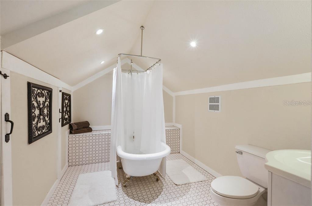 1002 W INDIANA AVE — photo 21