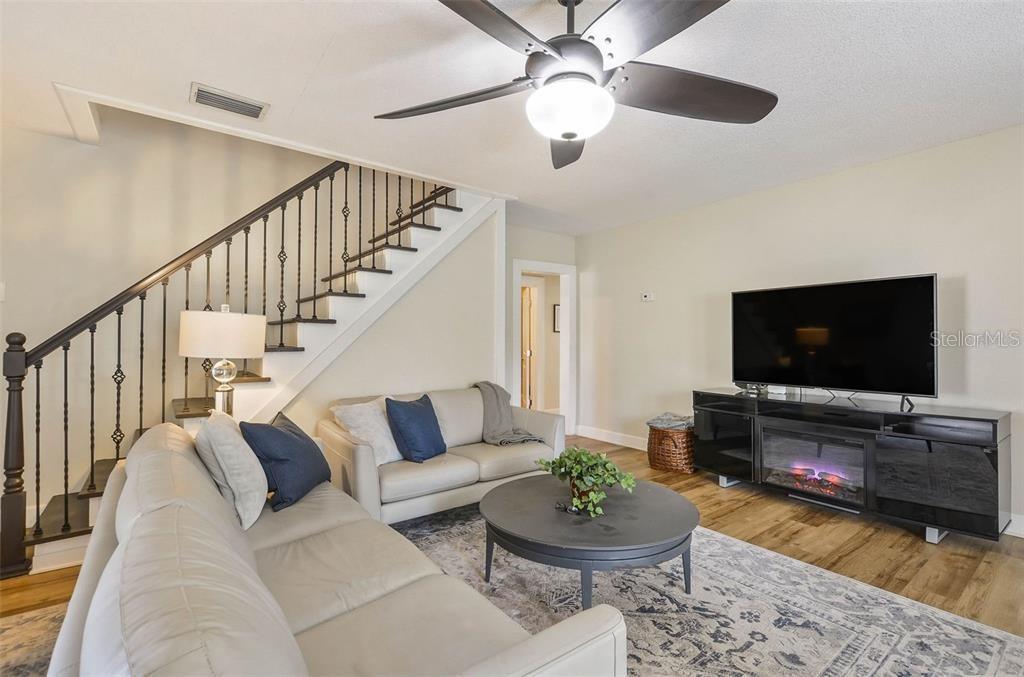1002 W INDIANA AVE — photo 7