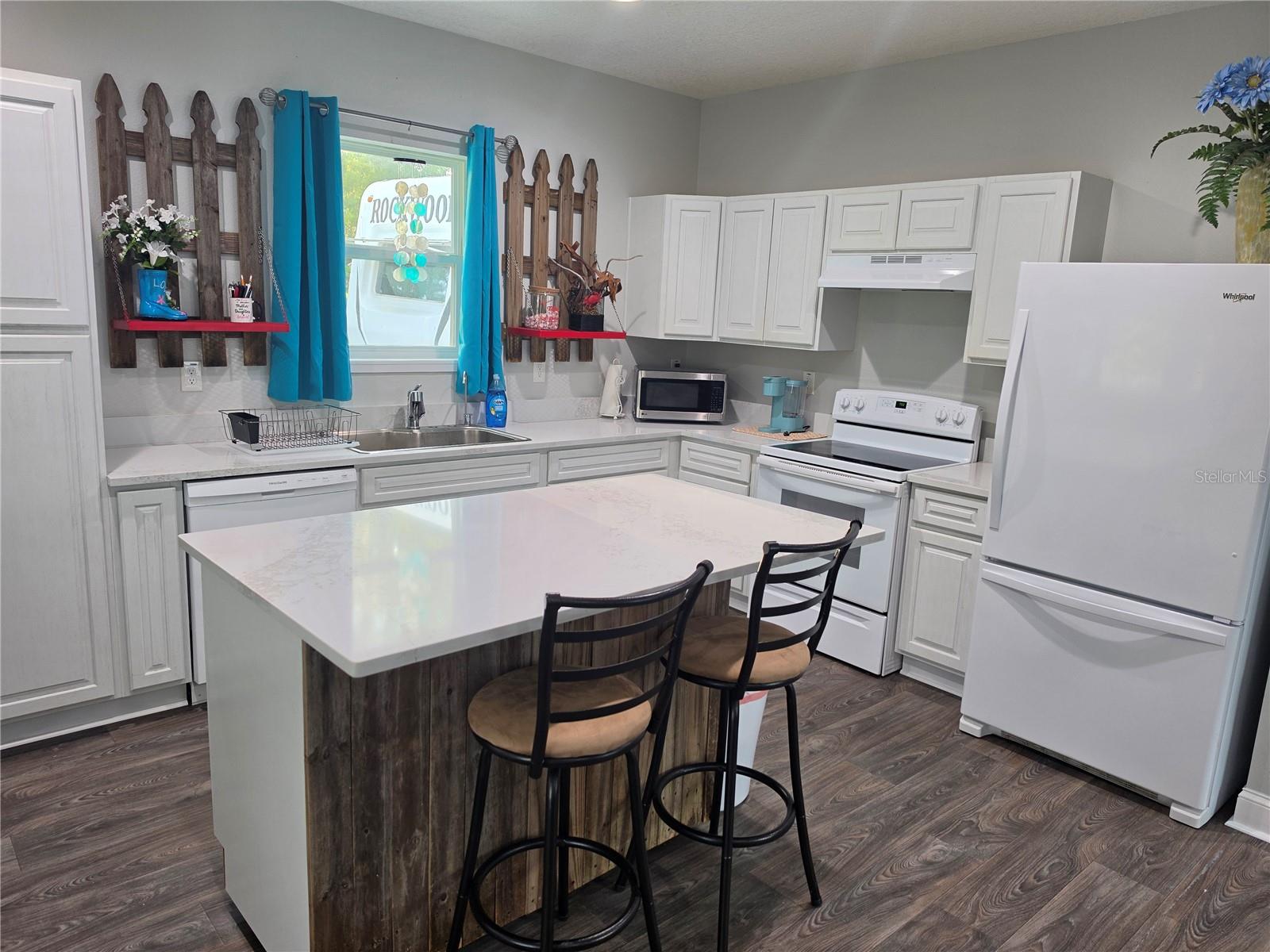 390 HENDERSON AVE — photo 48
