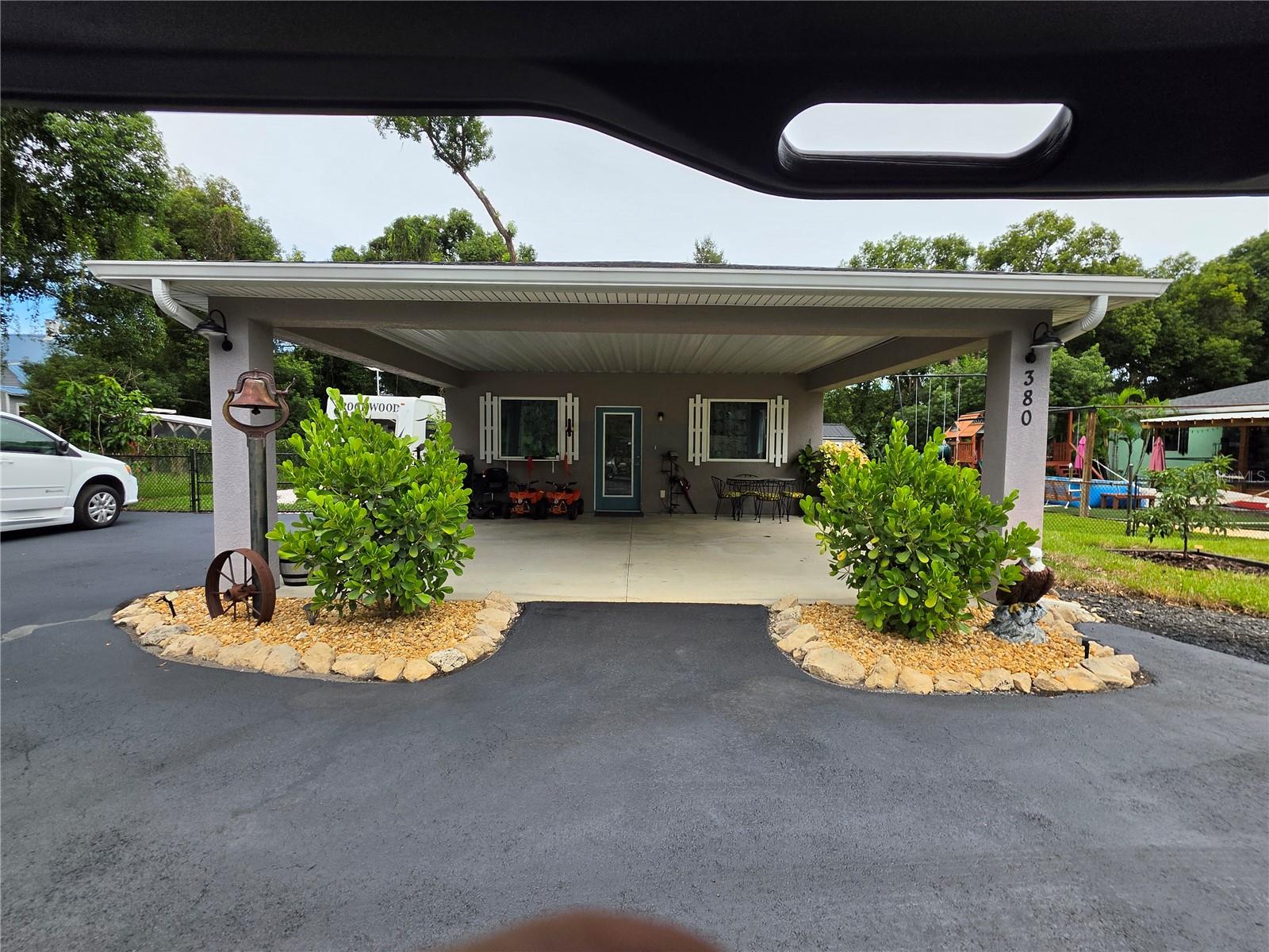 390 HENDERSON AVE — photo 4