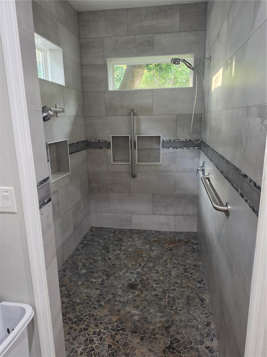 390 HENDERSON AVE — photo 42