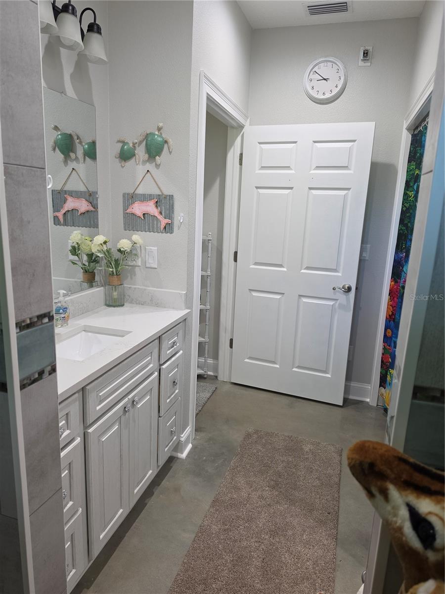 390 HENDERSON AVE — photo 23