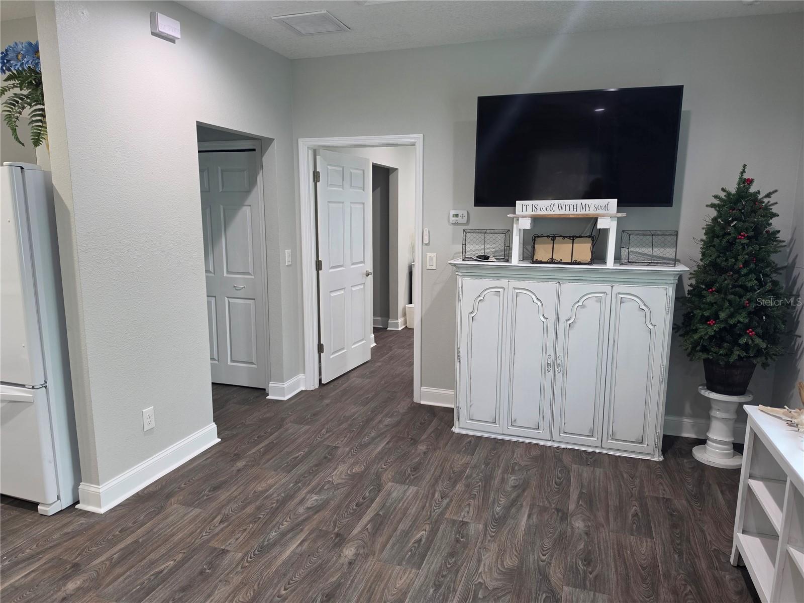 390 HENDERSON AVE — photo 38