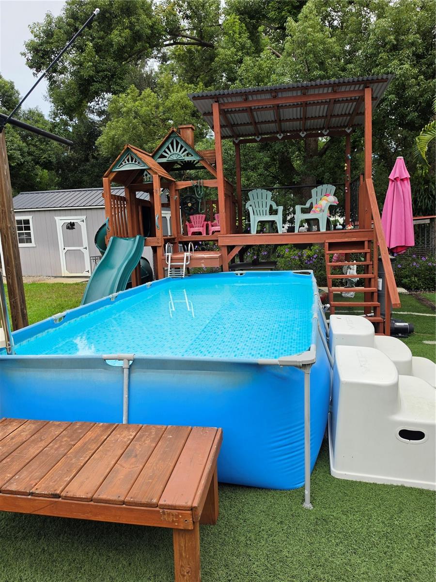 390 HENDERSON AVE — photo 17