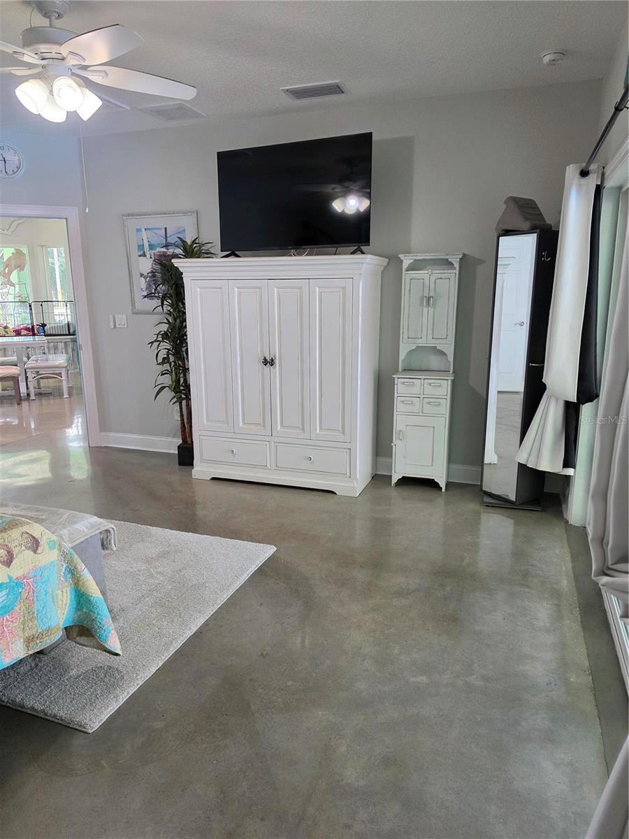 390 HENDERSON AVE — photo 34
