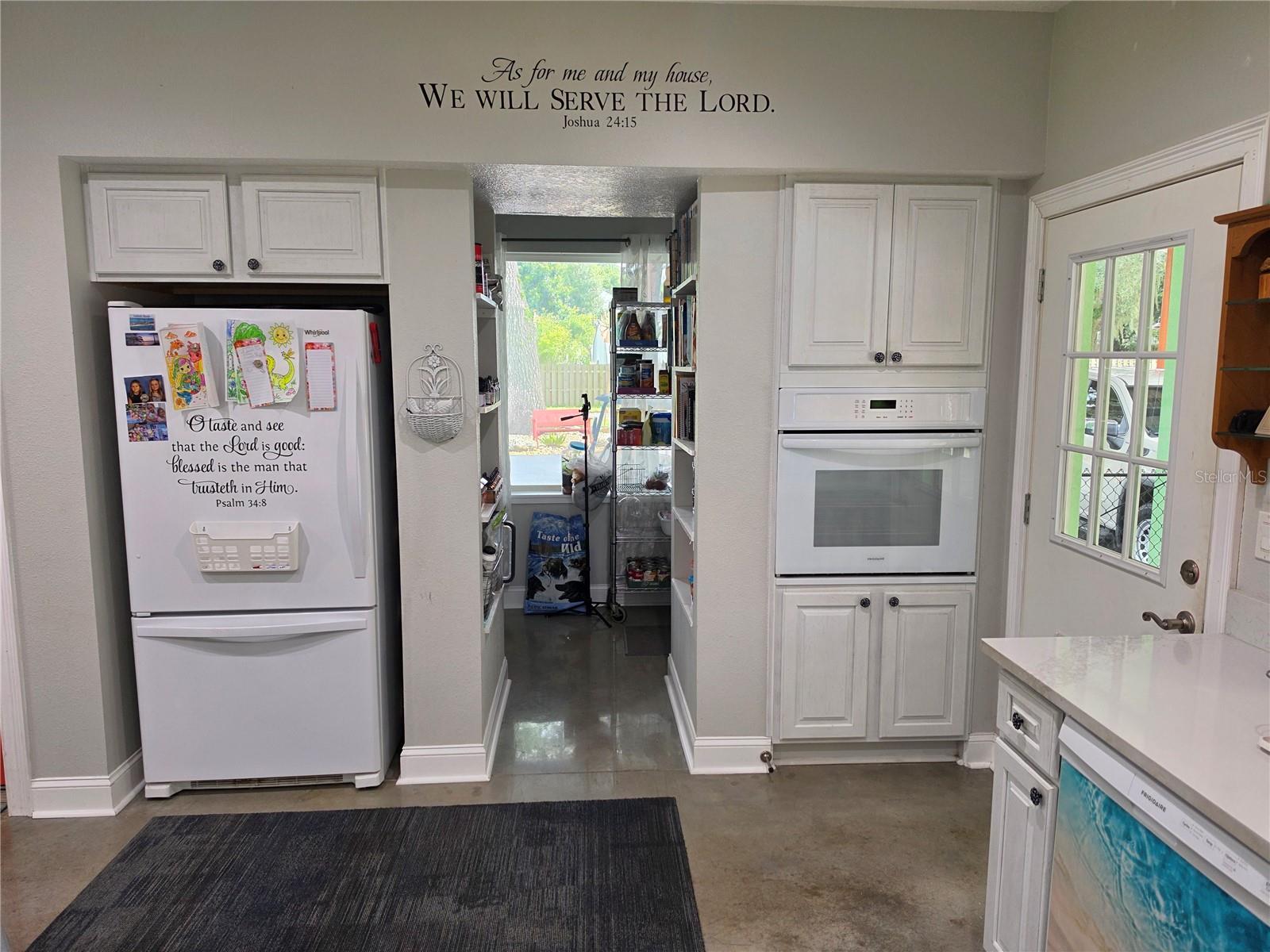 390 HENDERSON AVE — photo 11