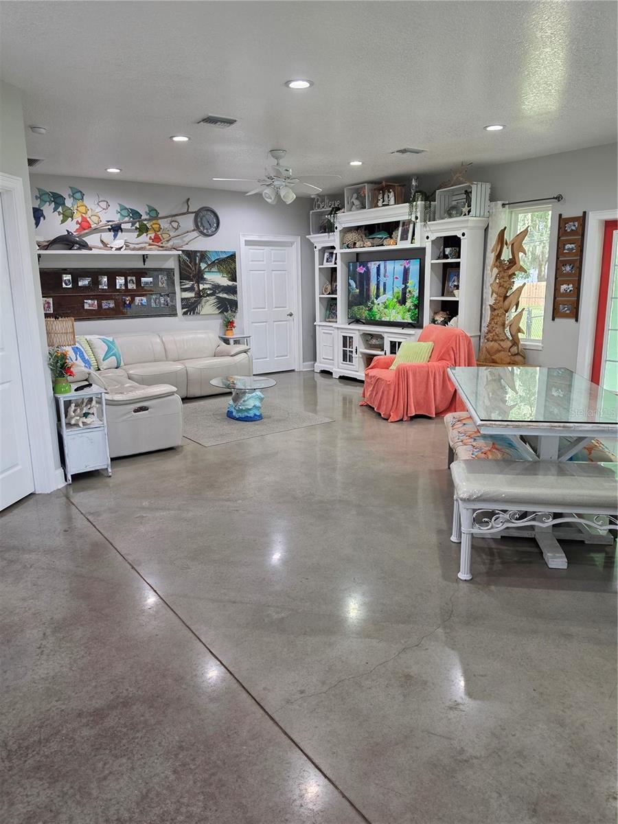 390 HENDERSON AVE — photo 6
