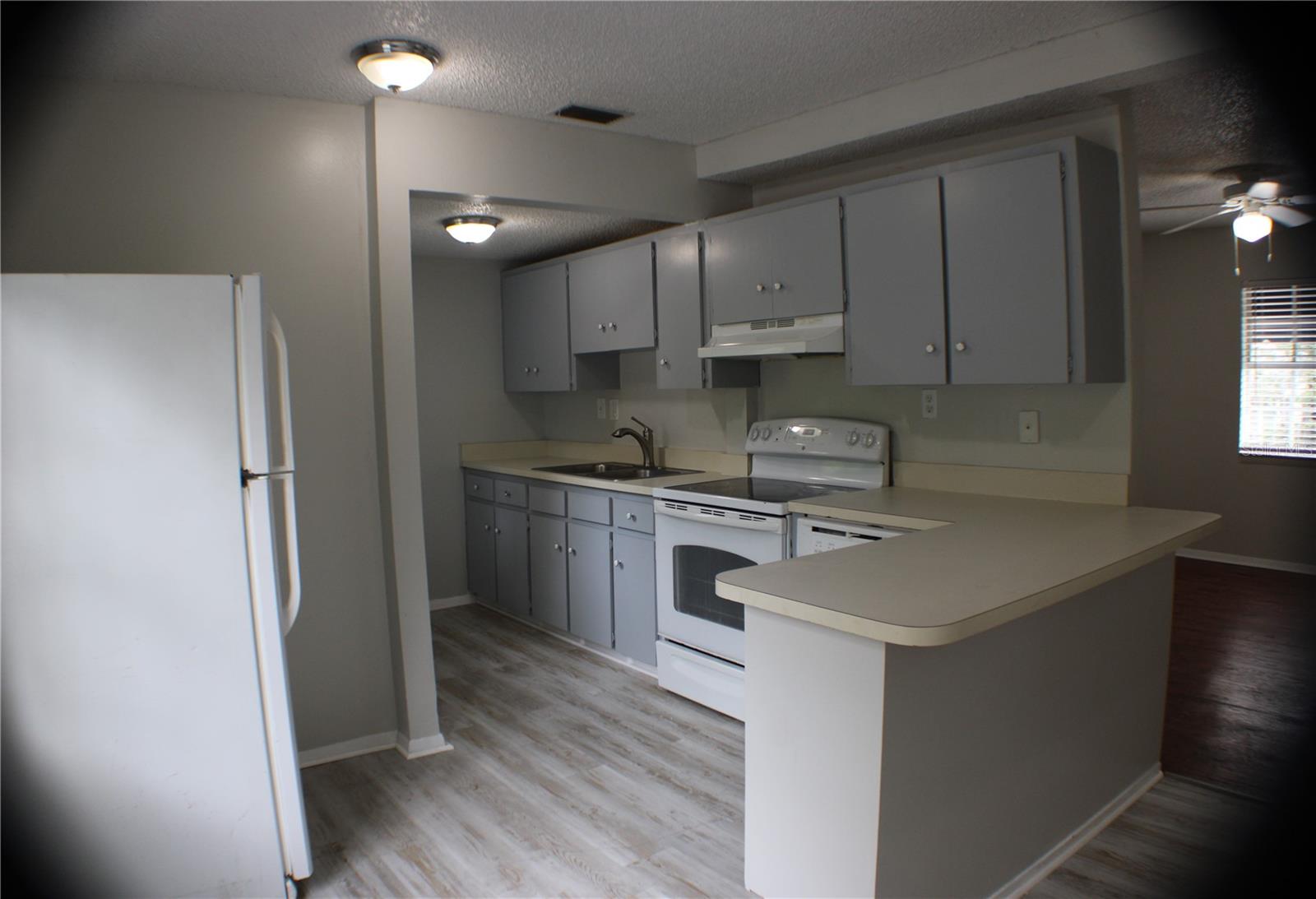 1405 W DE LEON ST ##B — photo 10