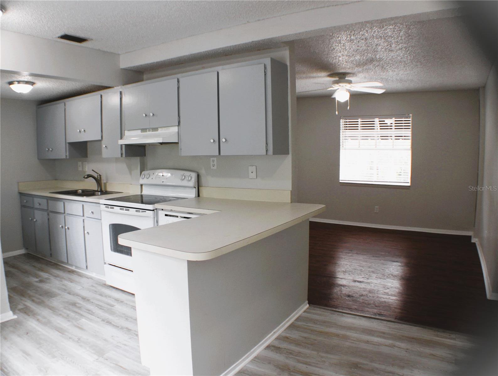 1405 W DE LEON ST ##B — photo 8