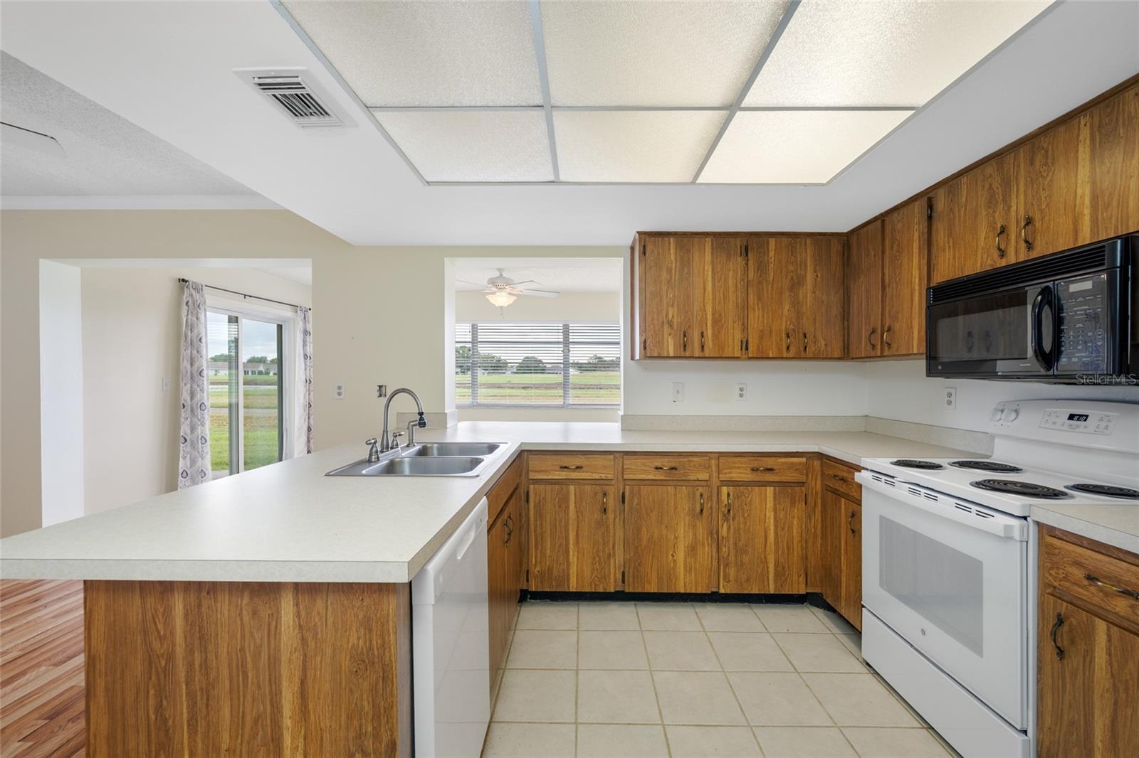 2020 HULLHOUSE DR — photo 9