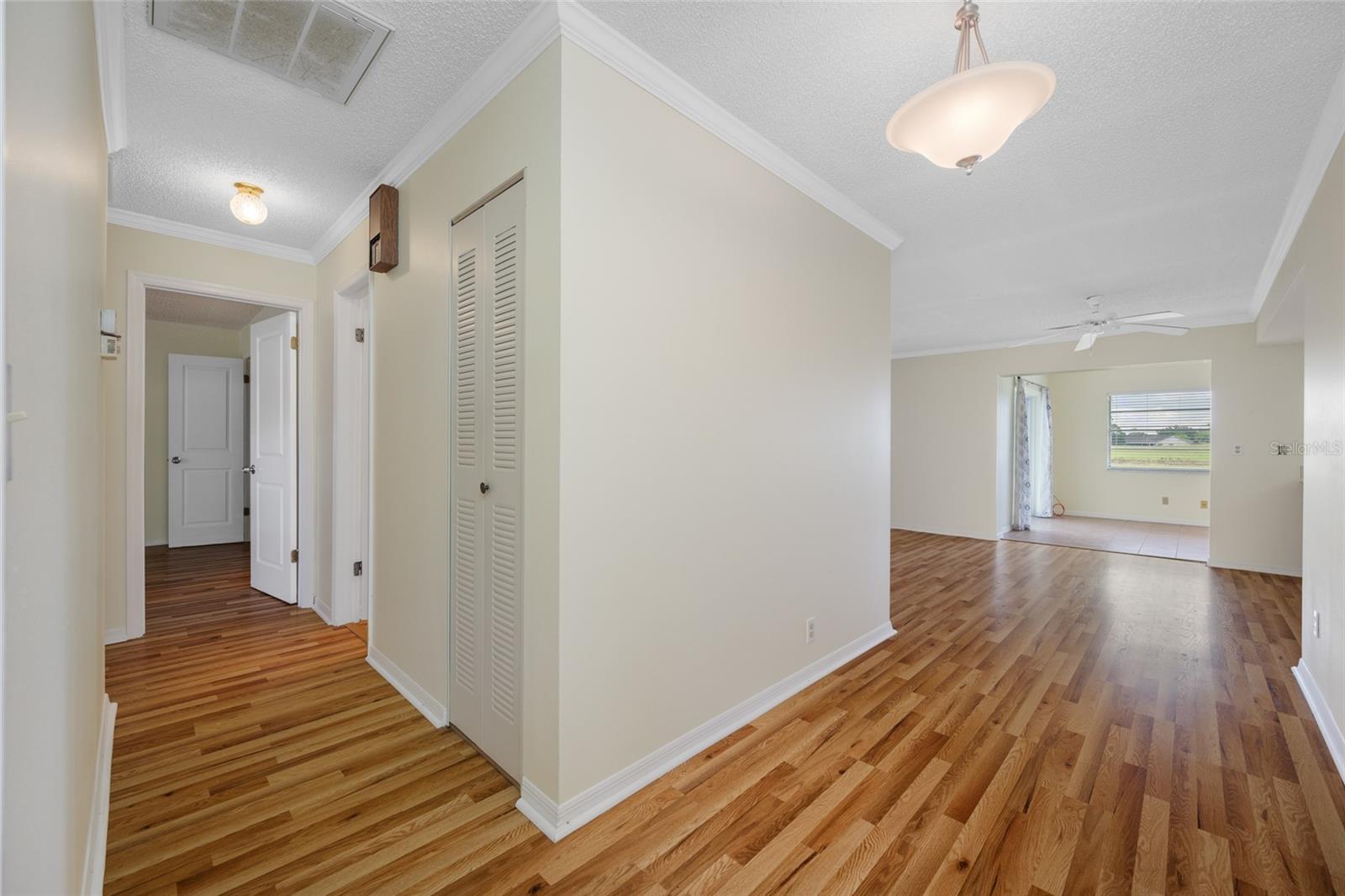 2020 HULLHOUSE DR — photo 3