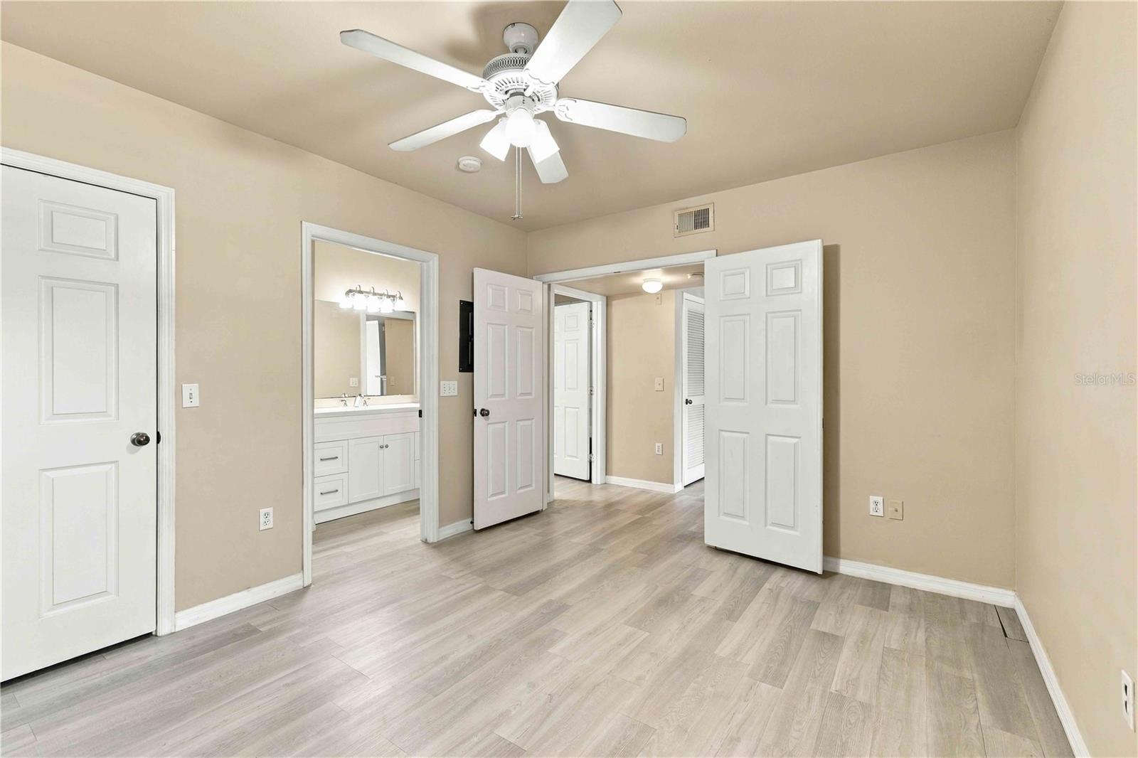 1015 VILLAGIO CIR #102 — photo 15