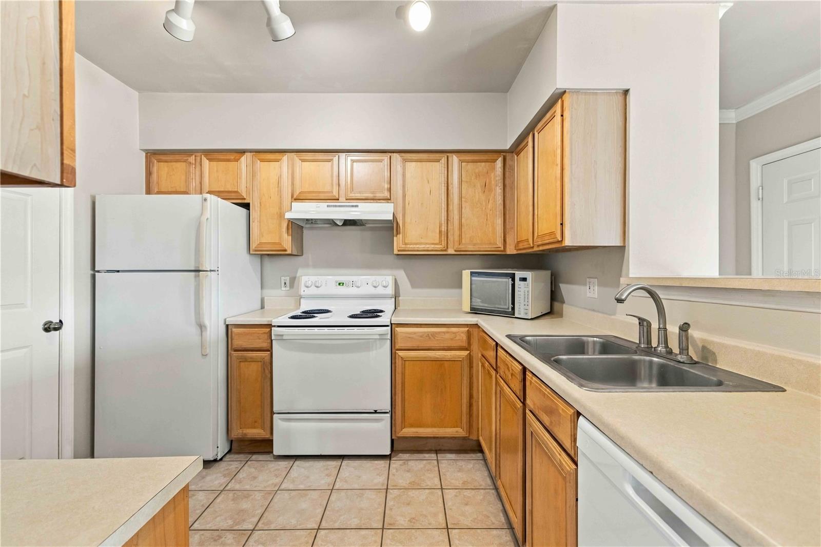 1015 VILLAGIO CIR #102 — photo 10