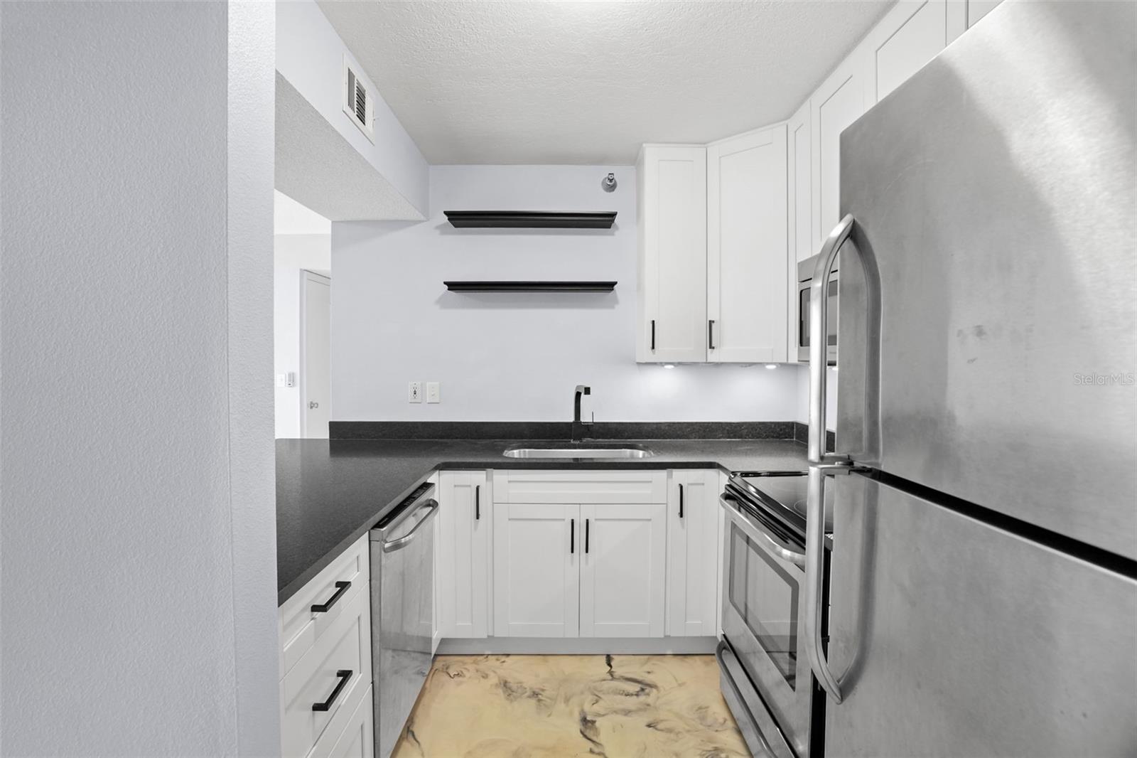 3002 W CLEVELAND ST #D3 — photo 13
