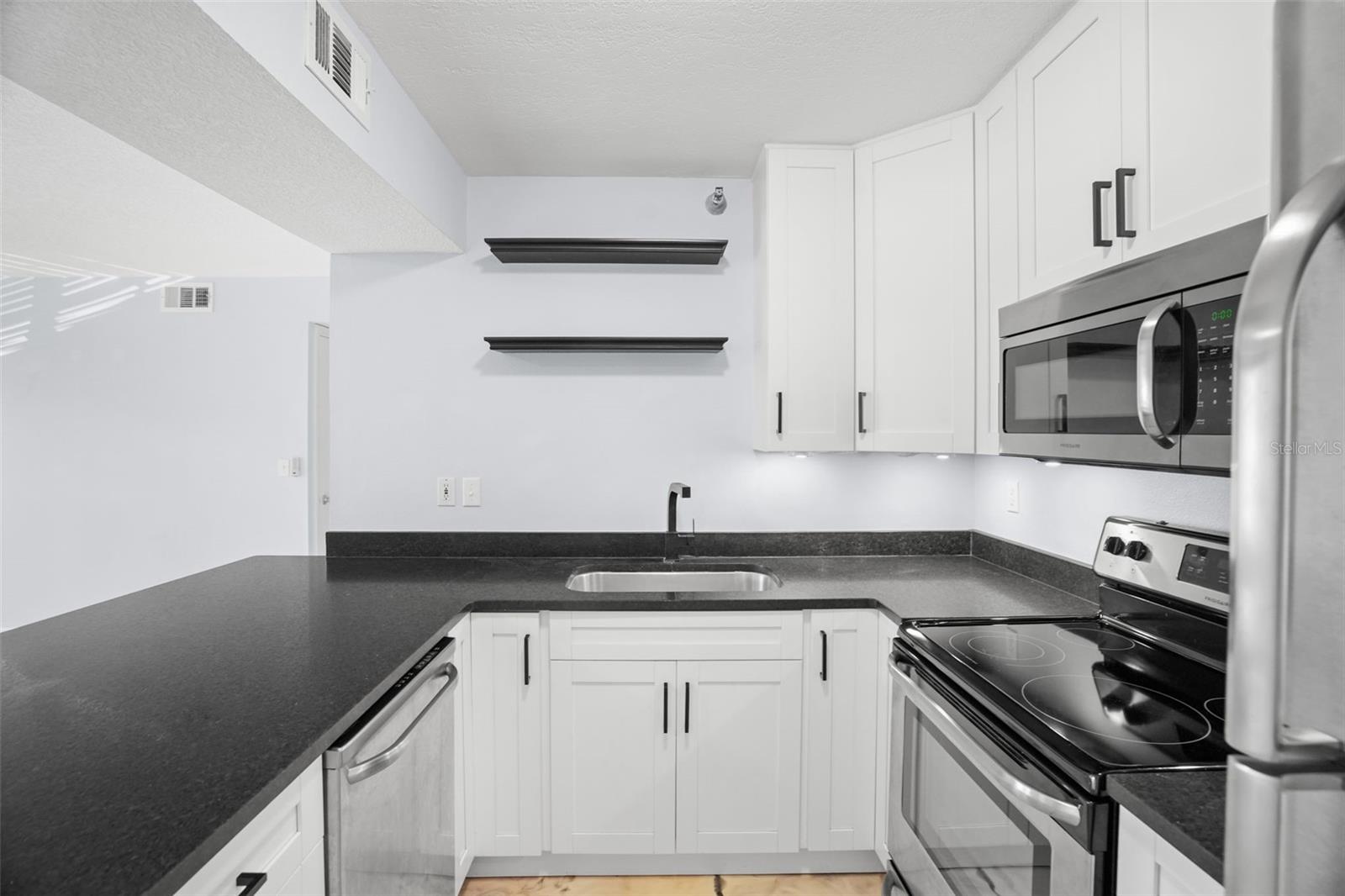 3002 W CLEVELAND ST #D3 — photo 18
