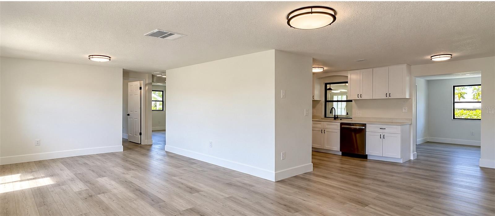 3708 HOLIDAY LAKE DR — photo 4