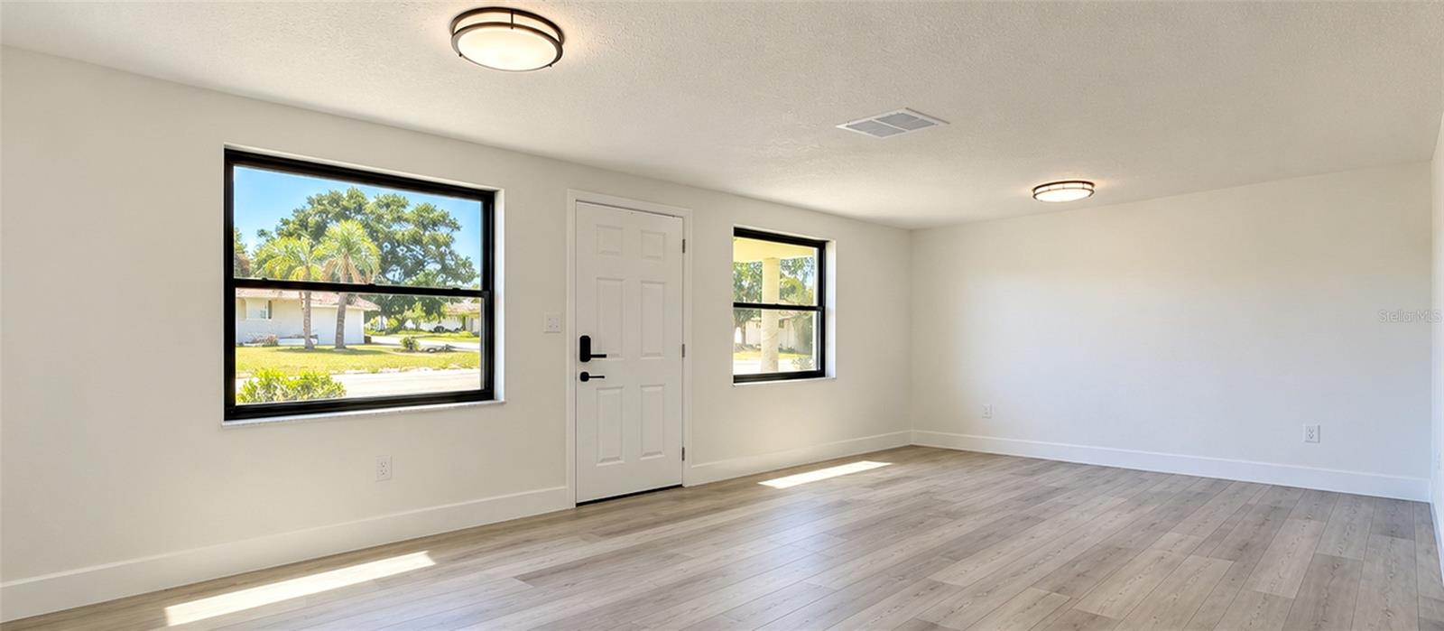 3708 HOLIDAY LAKE DR — photo 3