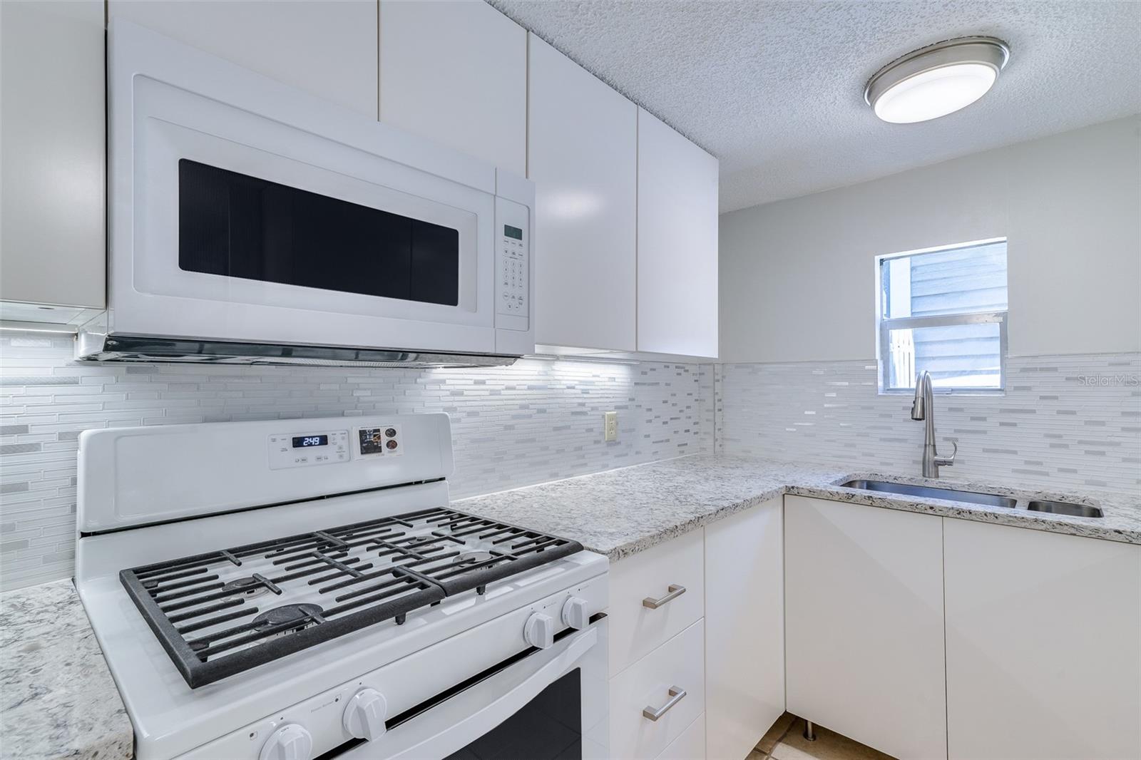 3315 W EMPEDRADO ST — photo 8