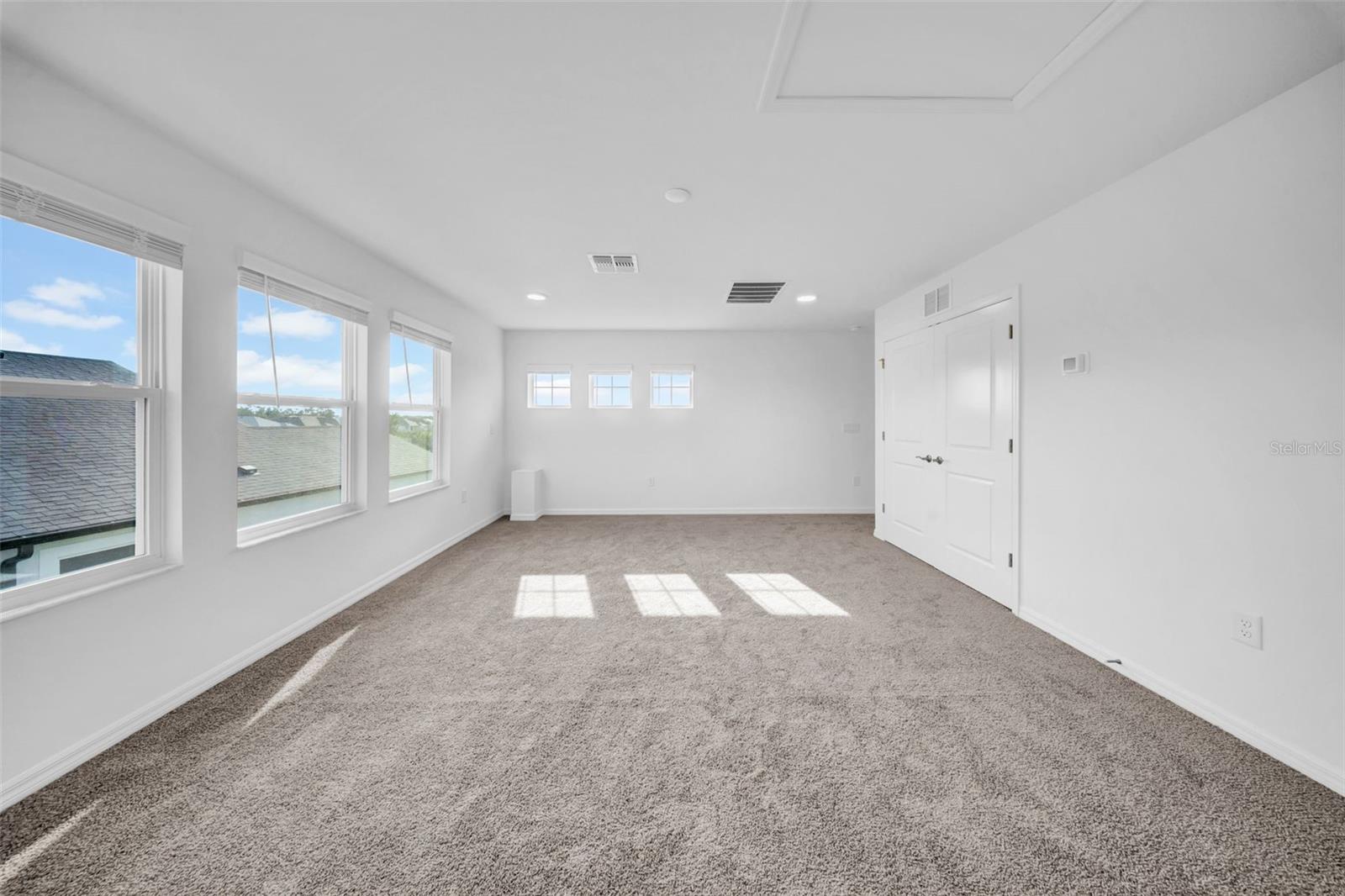 5841 RIVERSTON AVE — photo 57