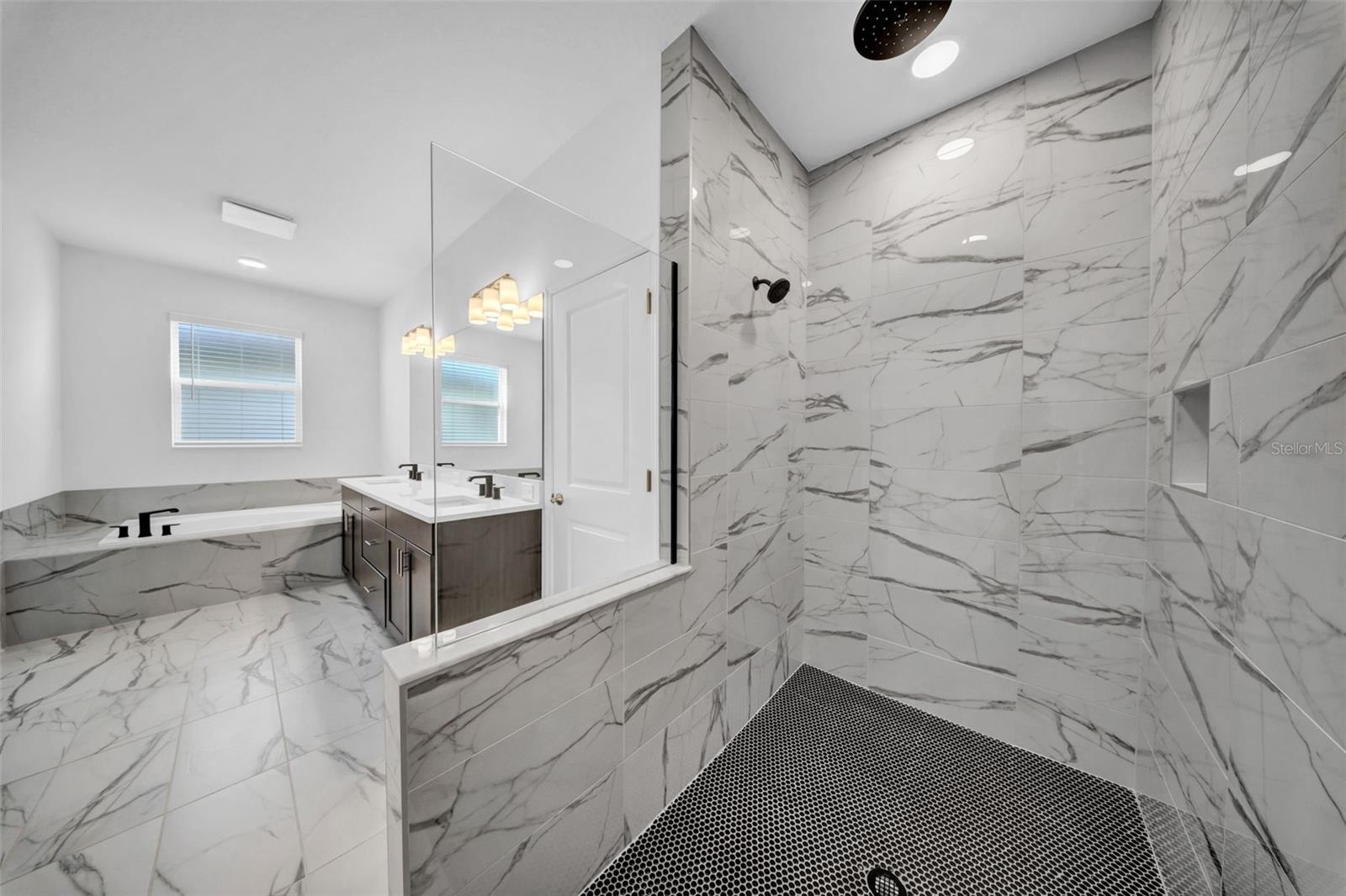 5841 RIVERSTON AVE — photo 52