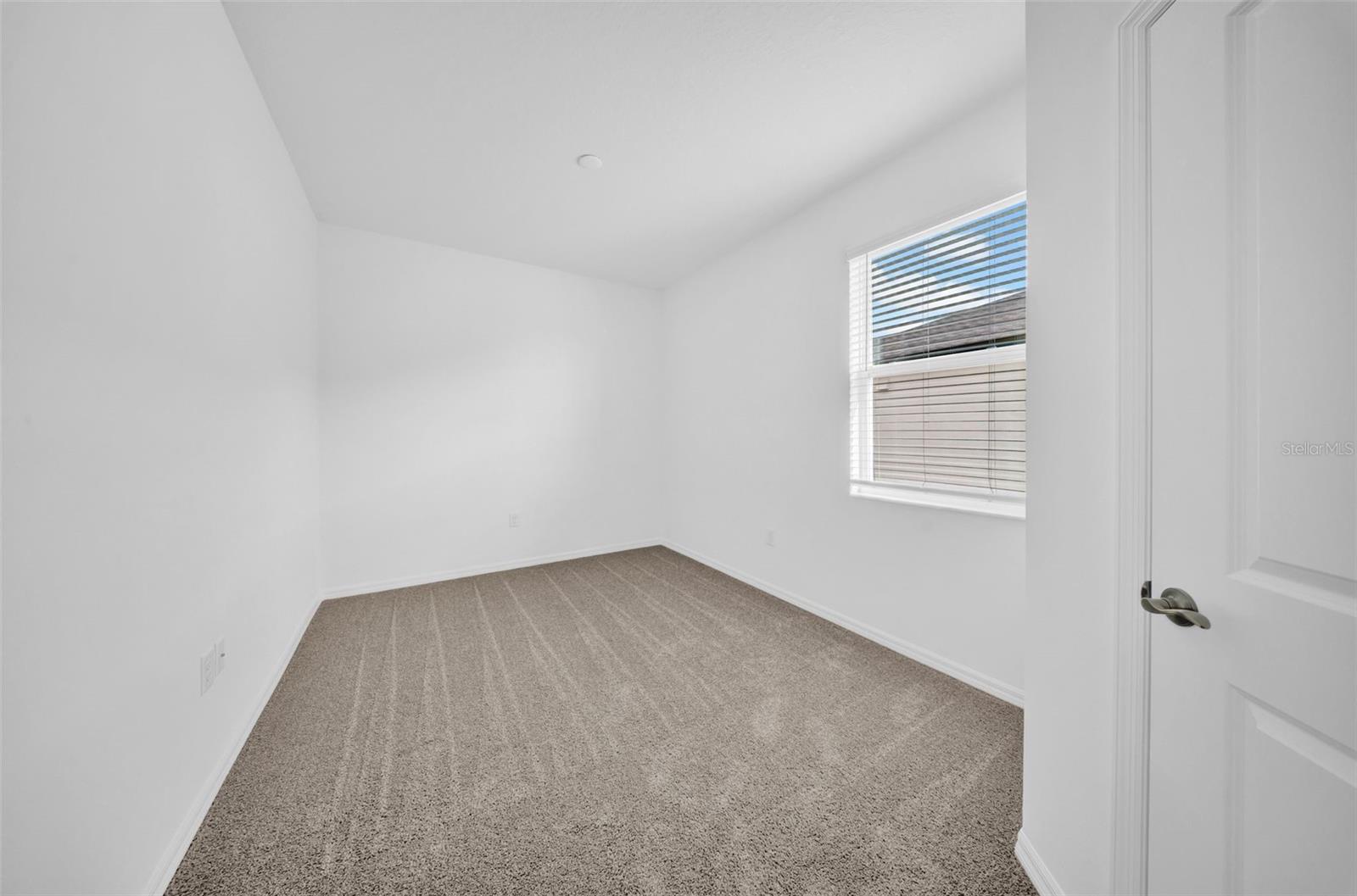 5841 RIVERSTON AVE — photo 26
