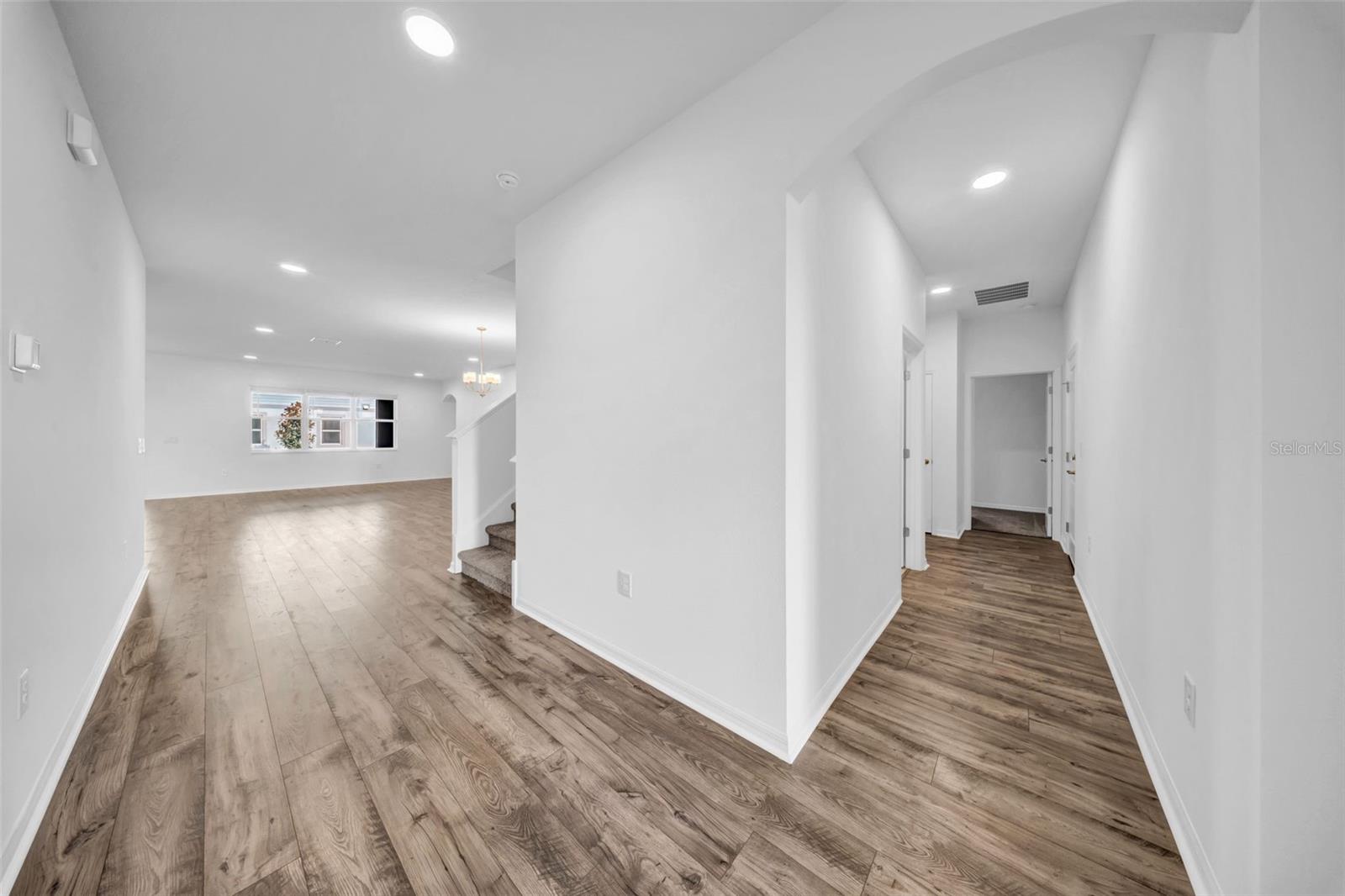 5841 RIVERSTON AVE — photo 23