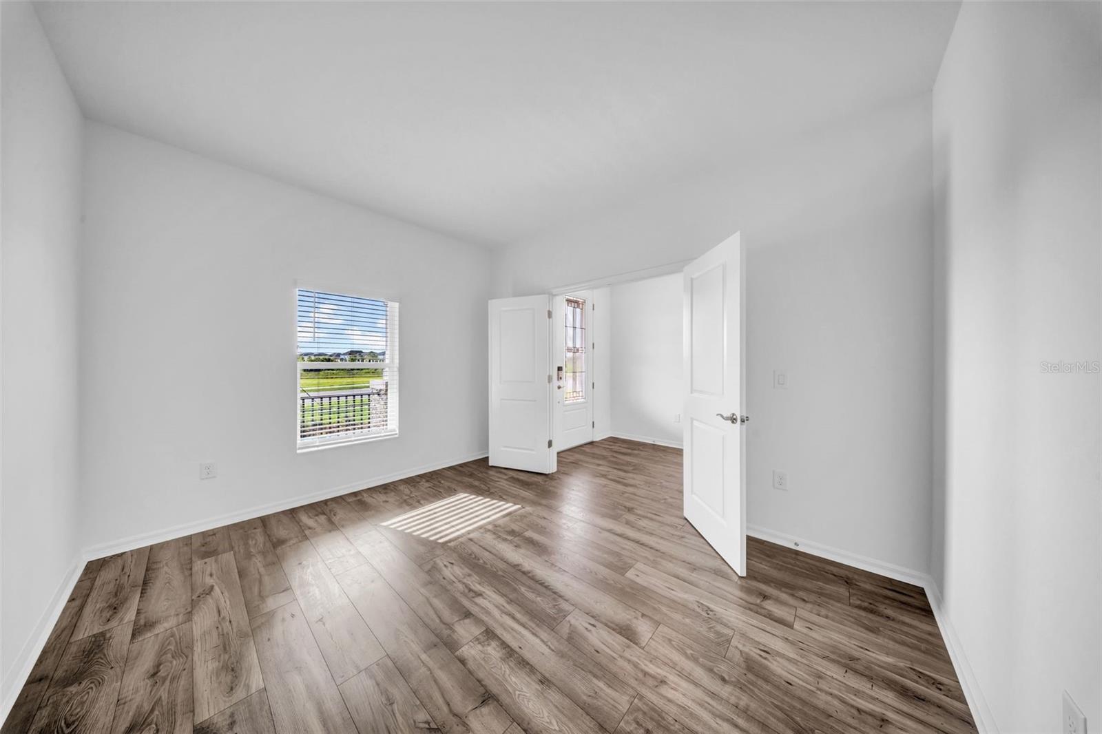 5841 RIVERSTON AVE — photo 17