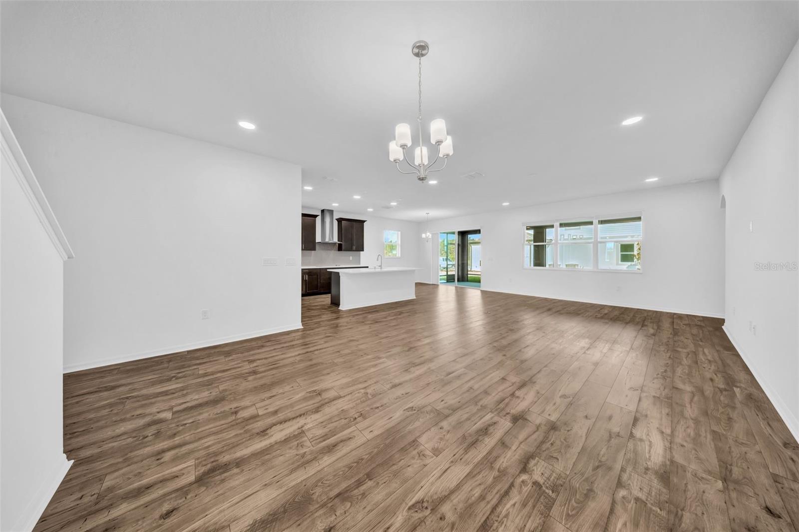 5841 RIVERSTON AVE — photo 32