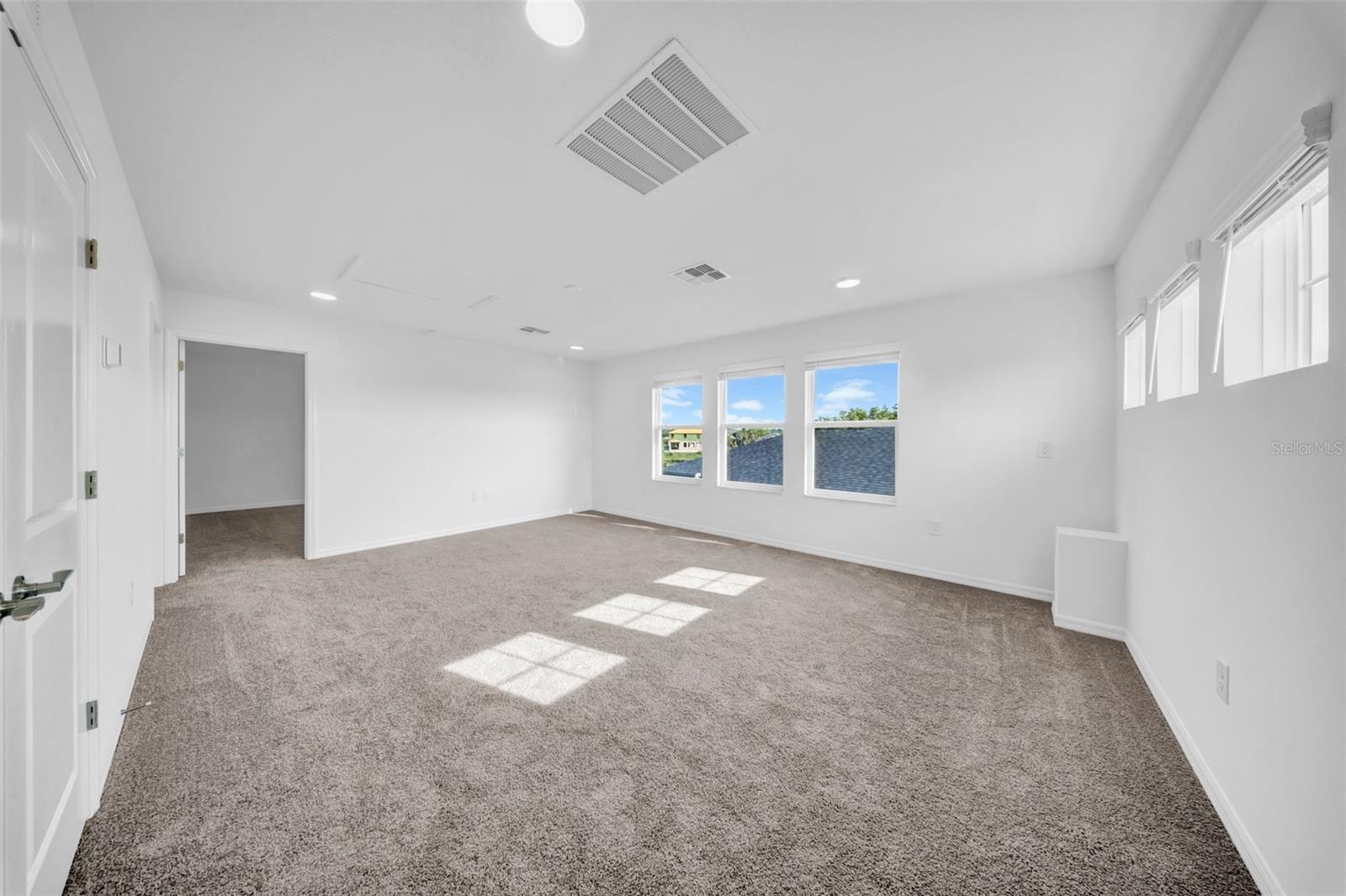5841 RIVERSTON AVE — photo 54
