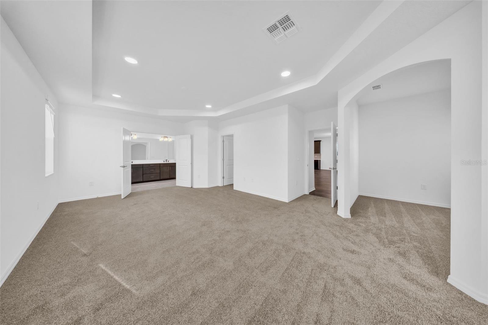5841 RIVERSTON AVE — photo 45