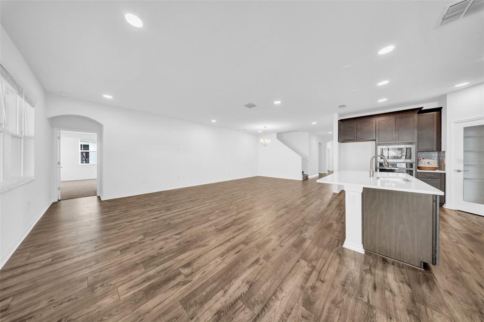 5841 RIVERSTON AVE — photo 36
