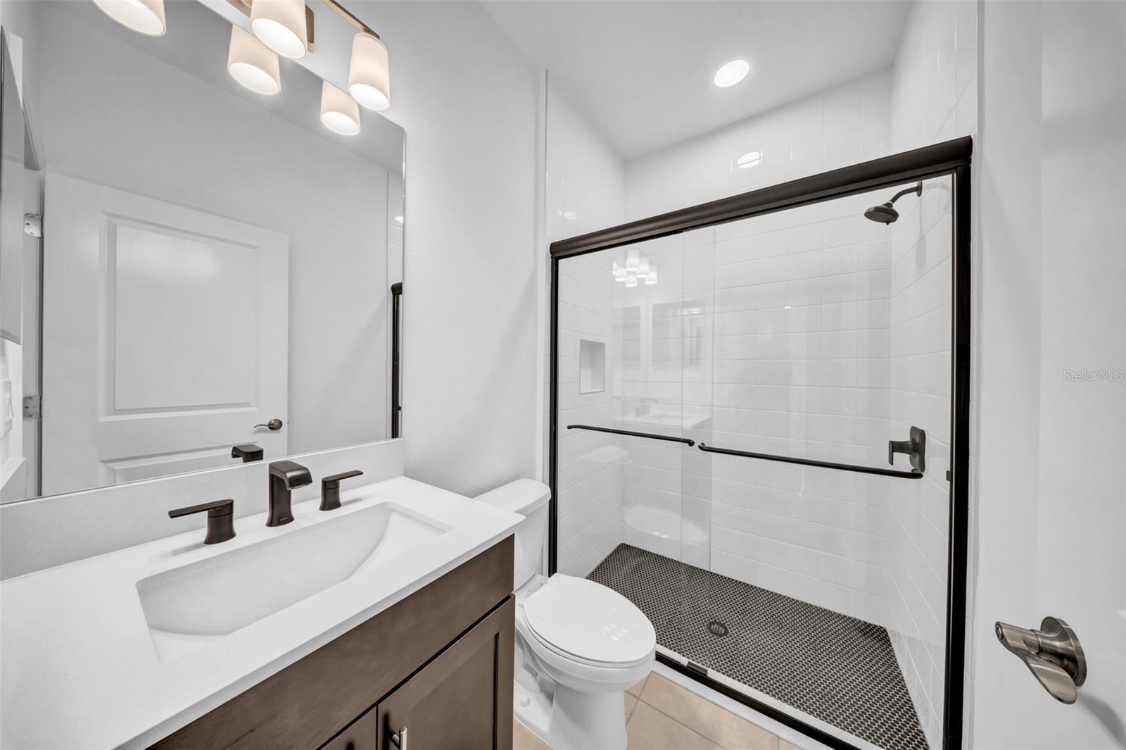 5841 RIVERSTON AVE — photo 22