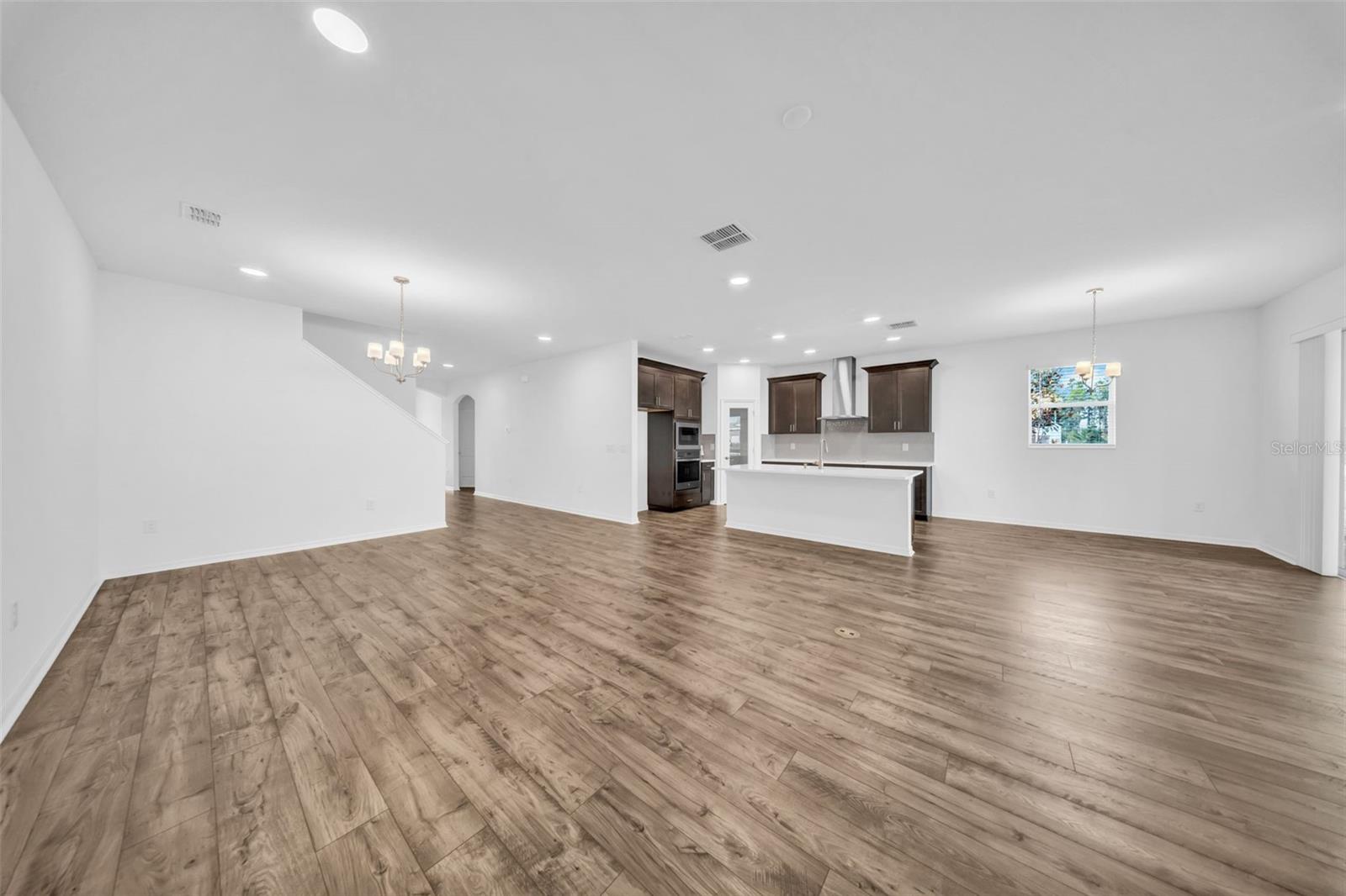 5841 RIVERSTON AVE — photo 34