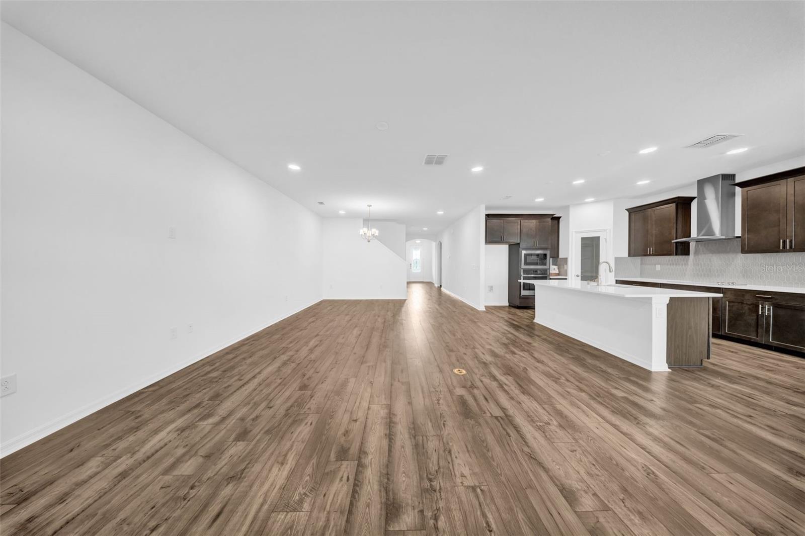 5841 RIVERSTON AVE — photo 35