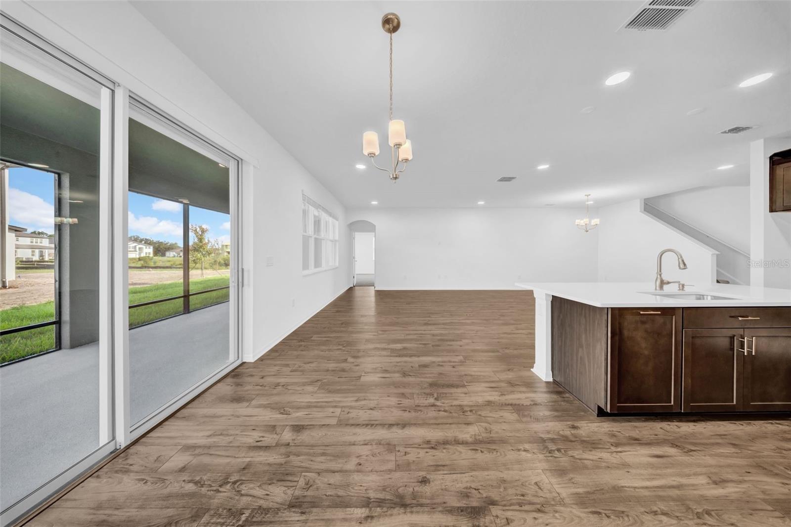 5841 RIVERSTON AVE — photo 41
