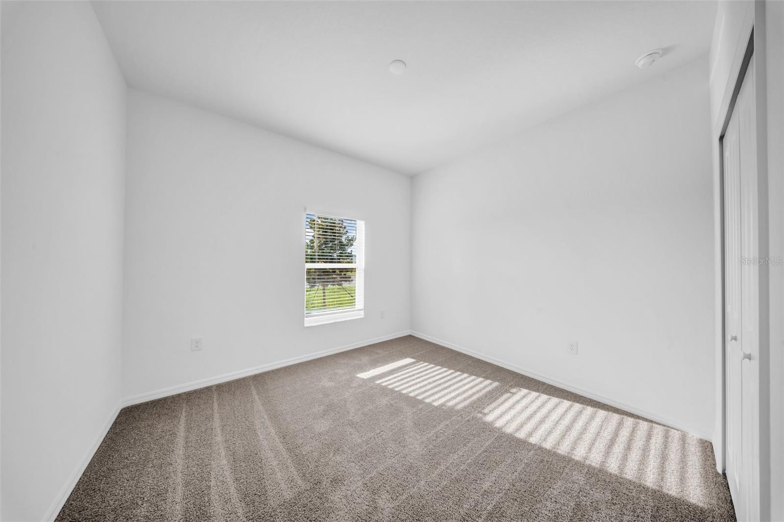 5841 RIVERSTON AVE — photo 18