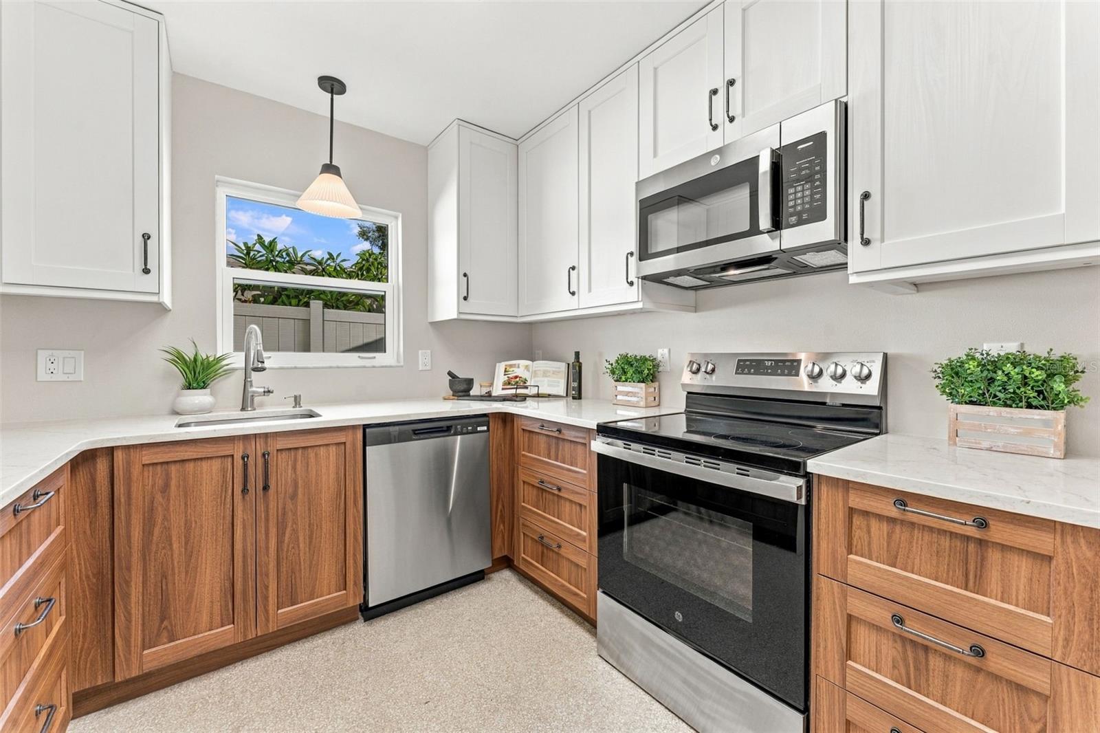 2116 W MINNEHAHA ST — photo 3