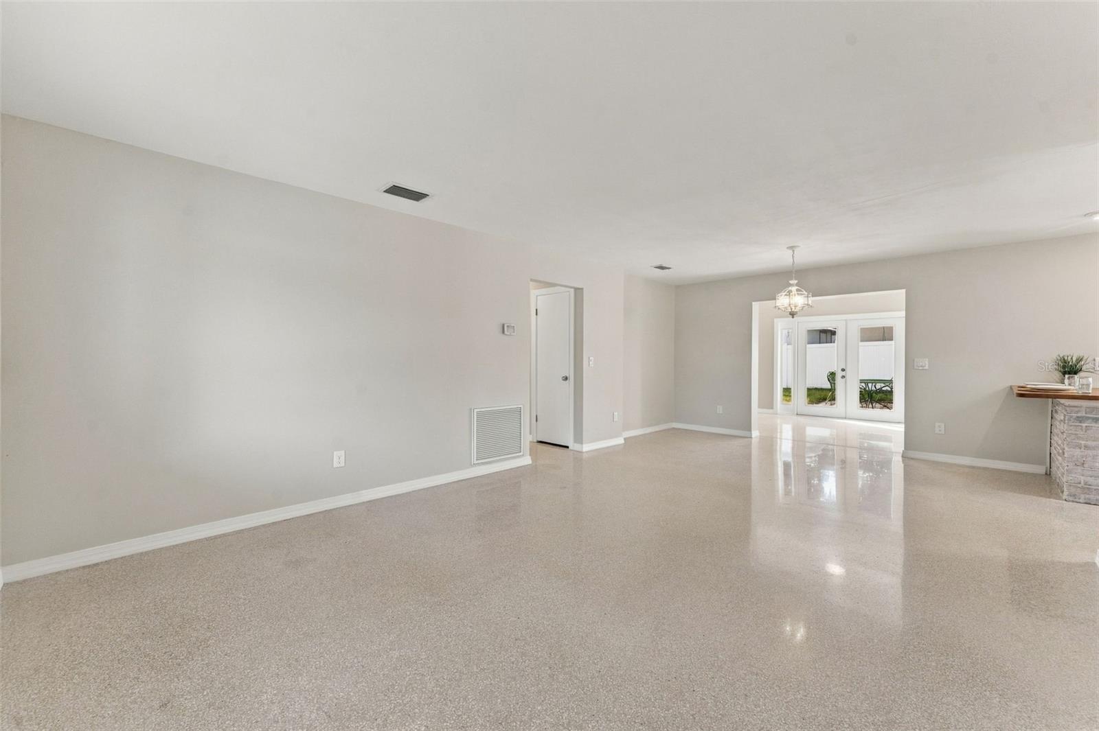 2116 W MINNEHAHA ST — photo 8