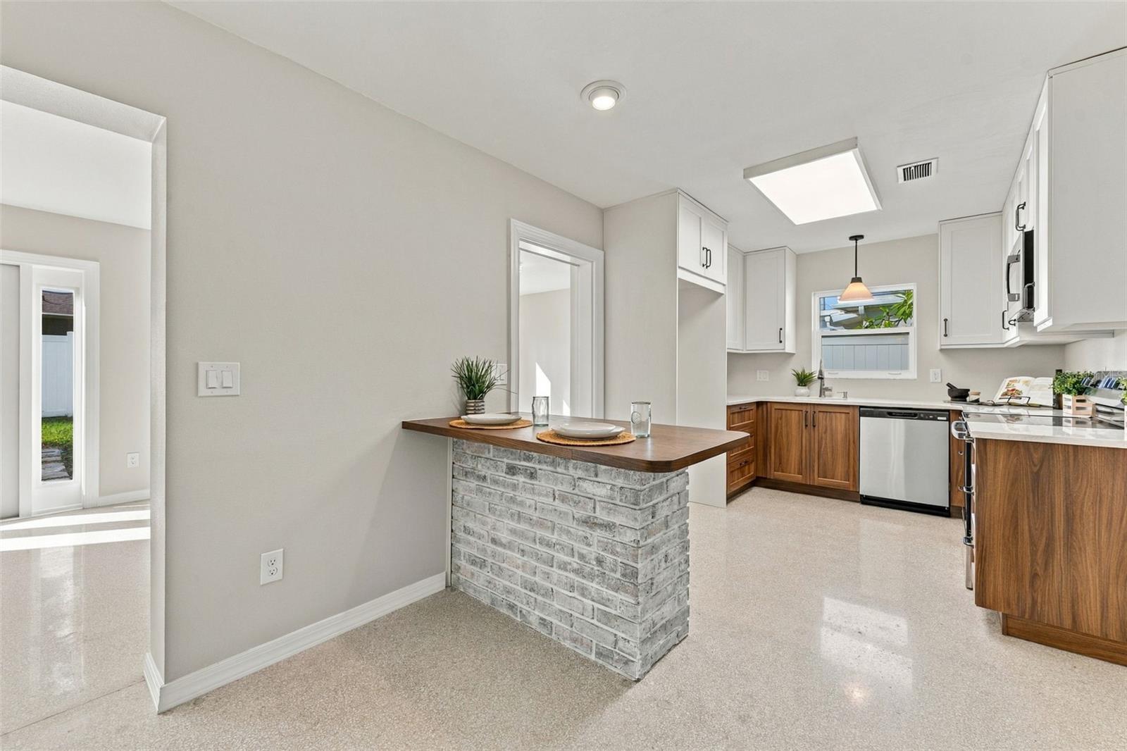 2116 W MINNEHAHA ST — photo 18