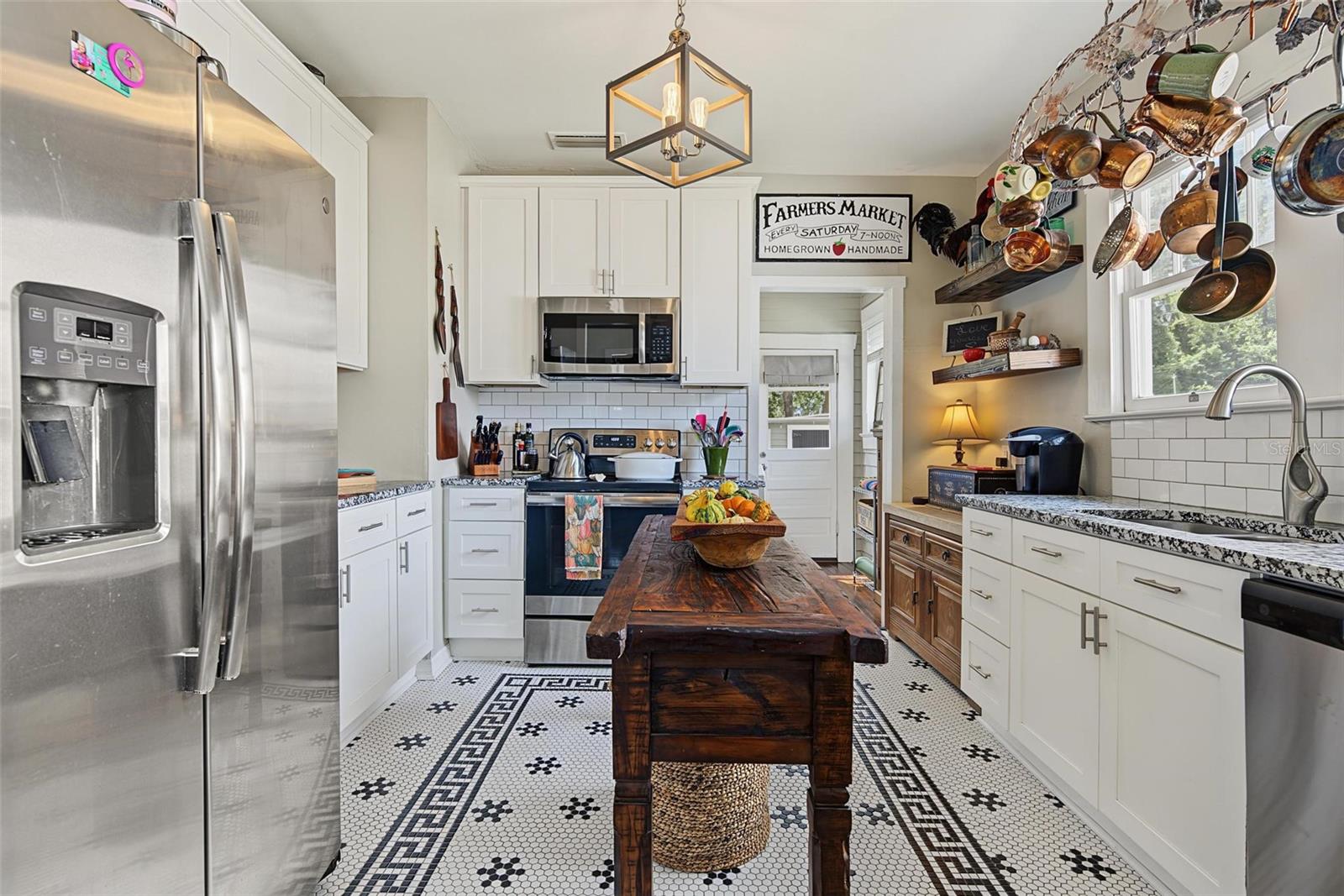 809 E FLORA ST — photo 3