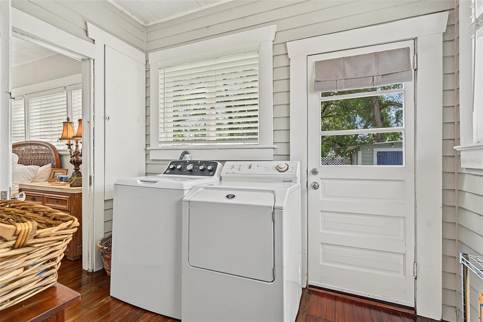 809 E FLORA ST — photo 13