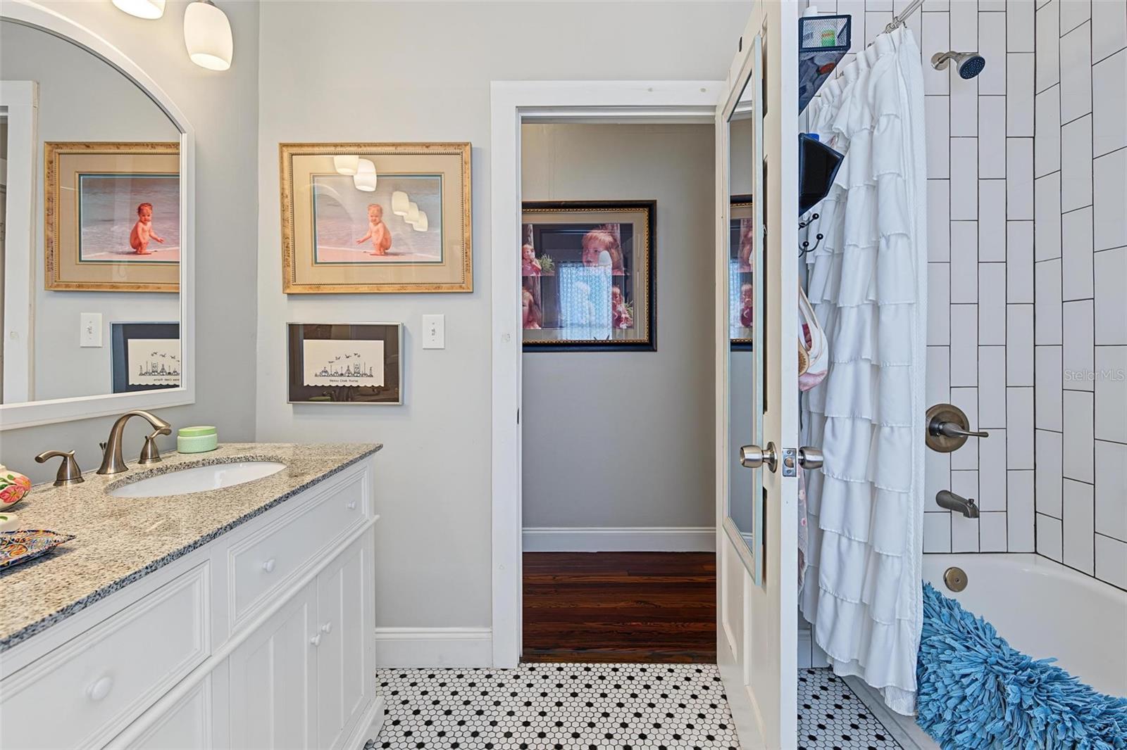 809 E FLORA ST — photo 10