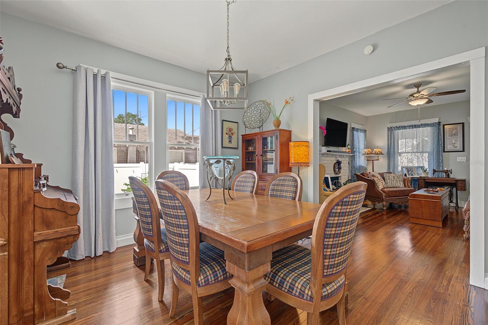 809 E FLORA ST — photo 4