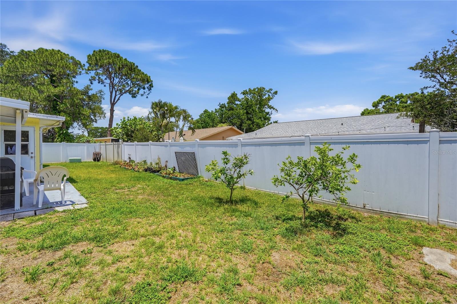 1634 DALE CIR N — photo 33