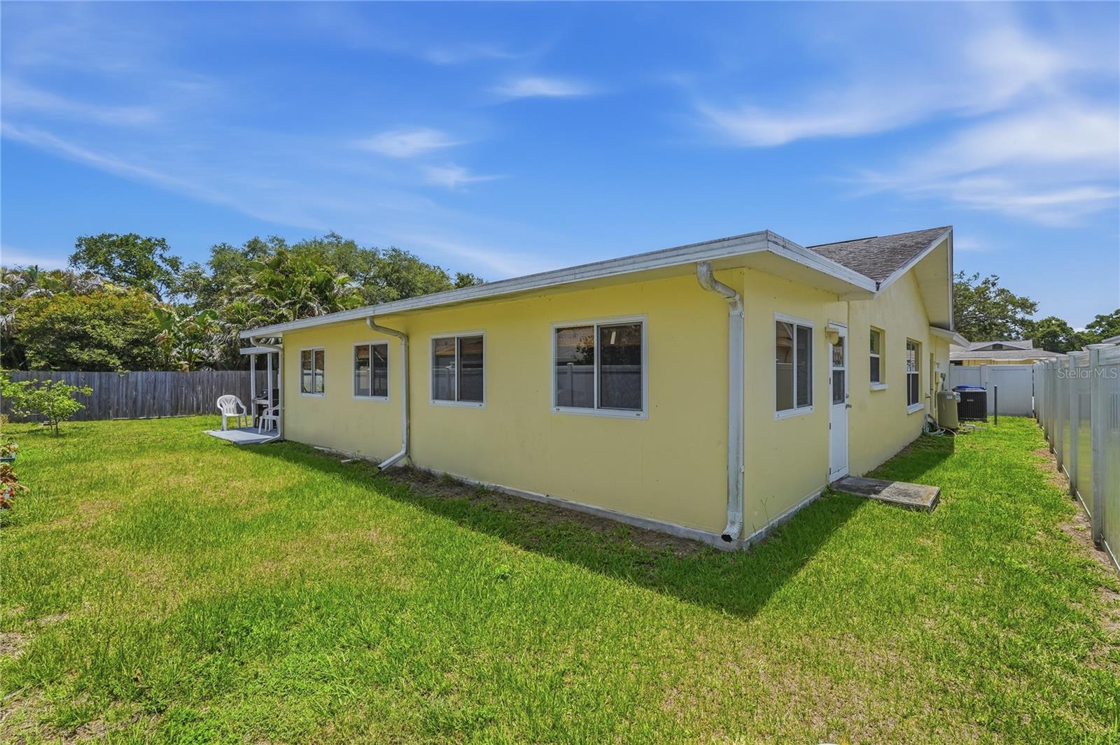 1634 DALE CIR N — photo 34