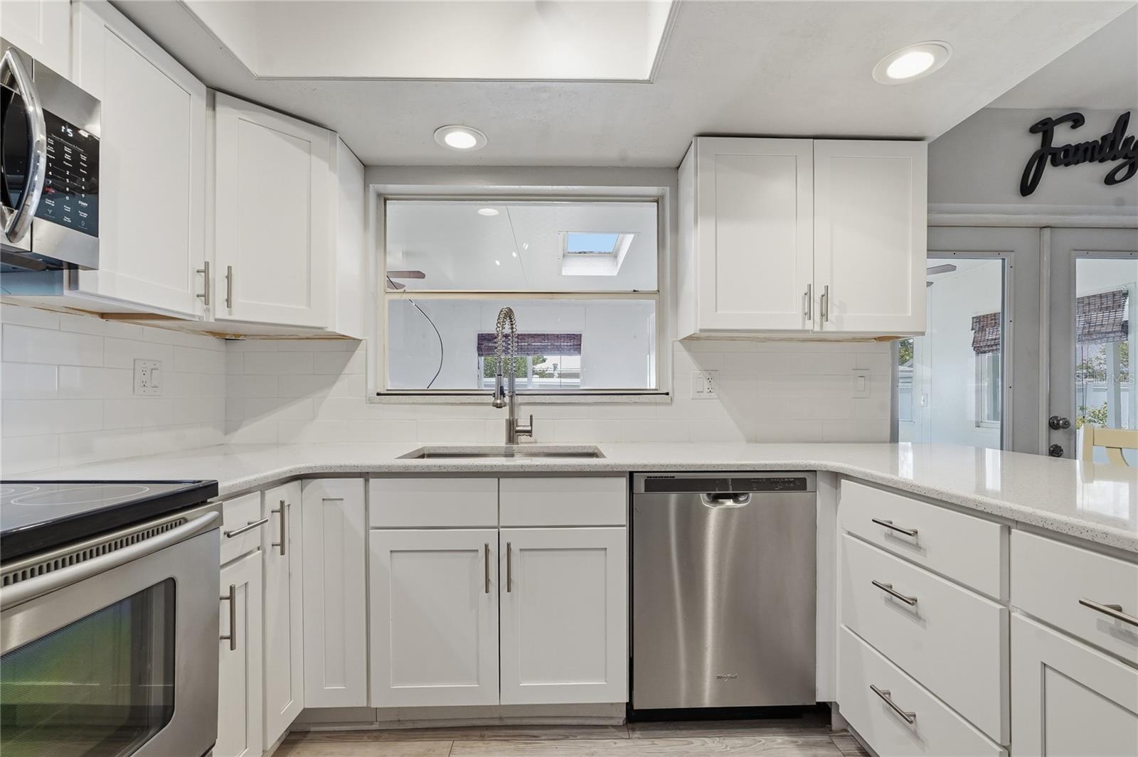 1634 DALE CIR N — photo 11