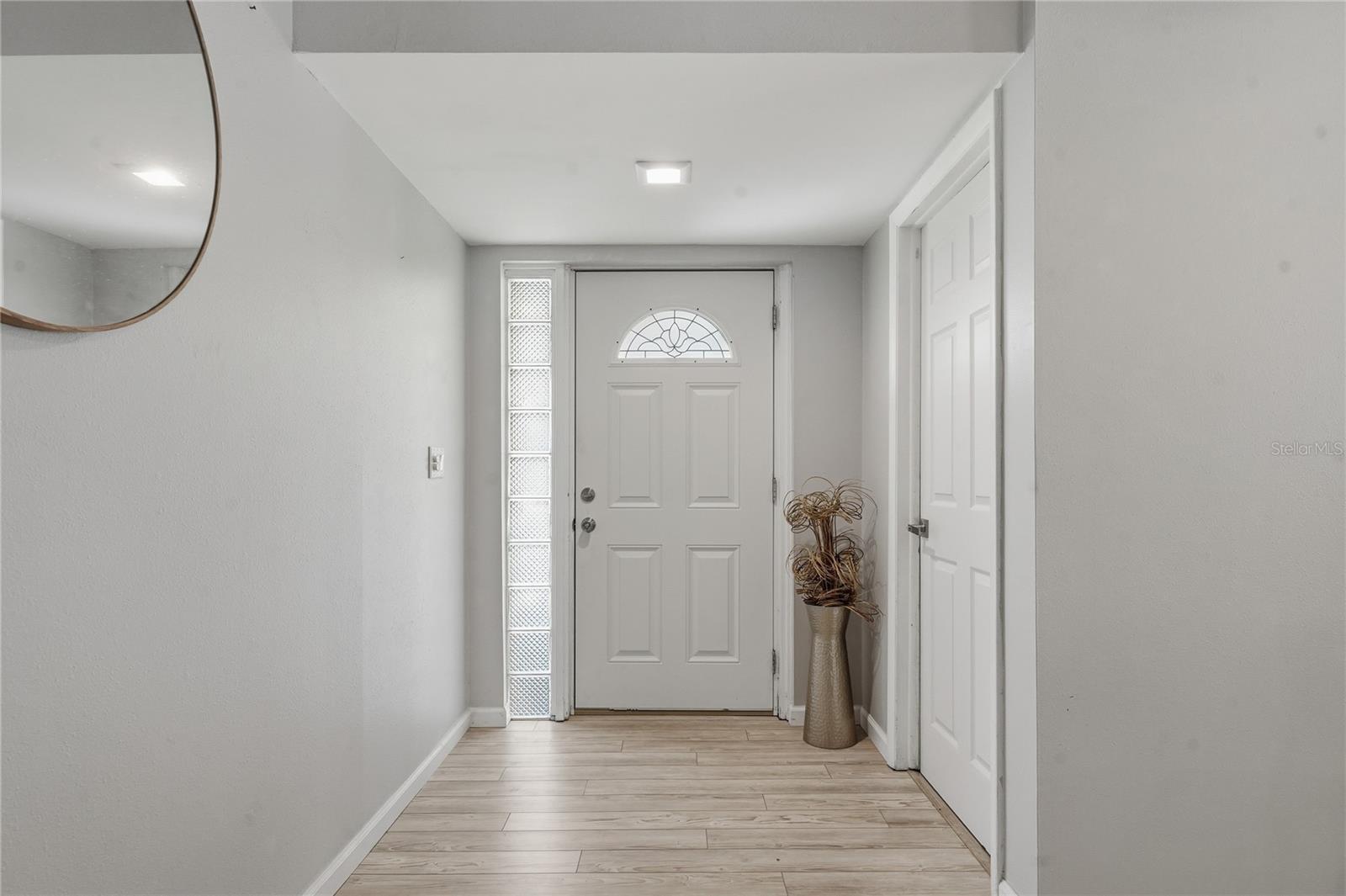1634 DALE CIR N — photo 3